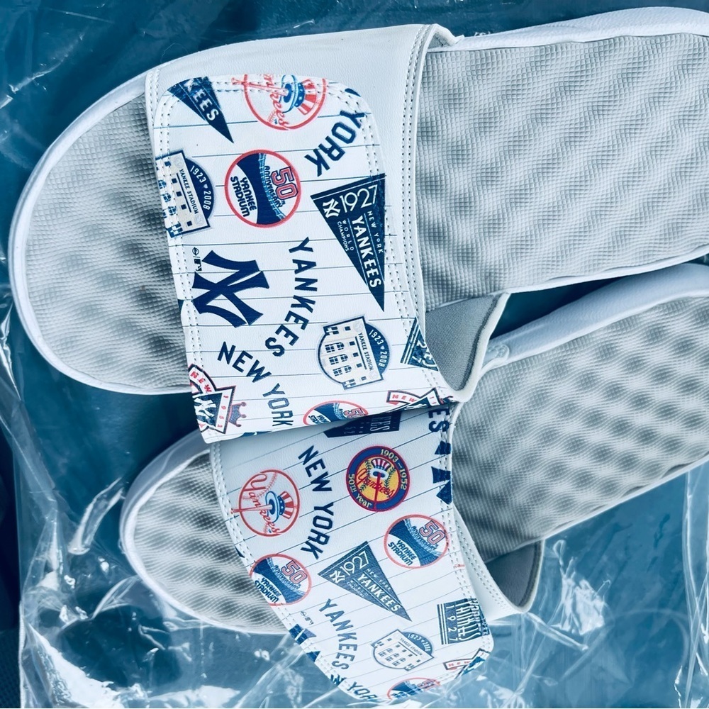News Yankees Cooperstown Loudmouth Slides - Picture 2 of 7